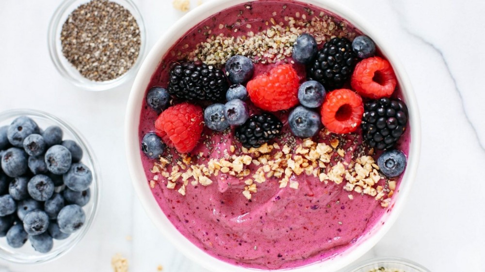 A berry smoothie bowl made with lots of toppings.